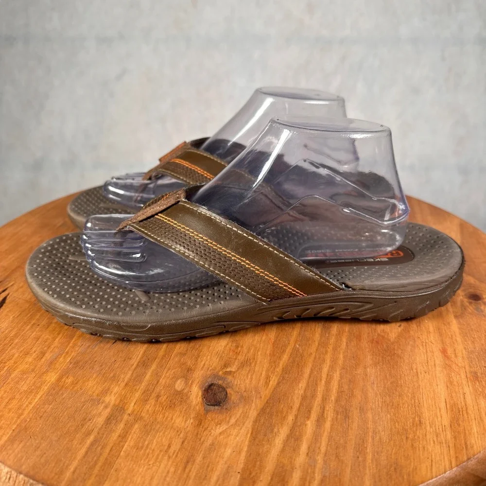 Skechers Flip Flop Sandals Mens 9.5 Brown Excellent Relaxed Fit Memory Foam 360